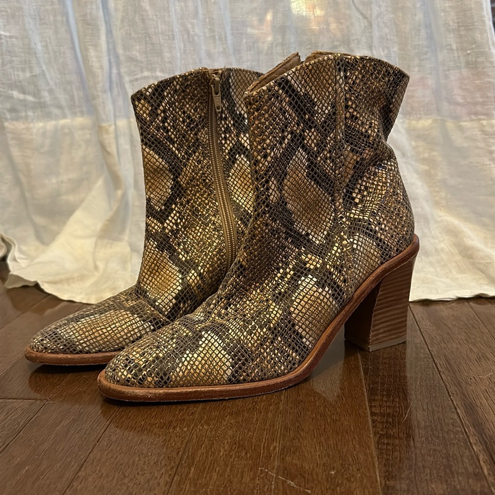 Free people Barclay snakeskin patterned zip up ankle boots women’s 39